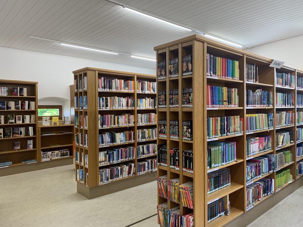 Buchabteilung Bibliothek Bad Leonfelden