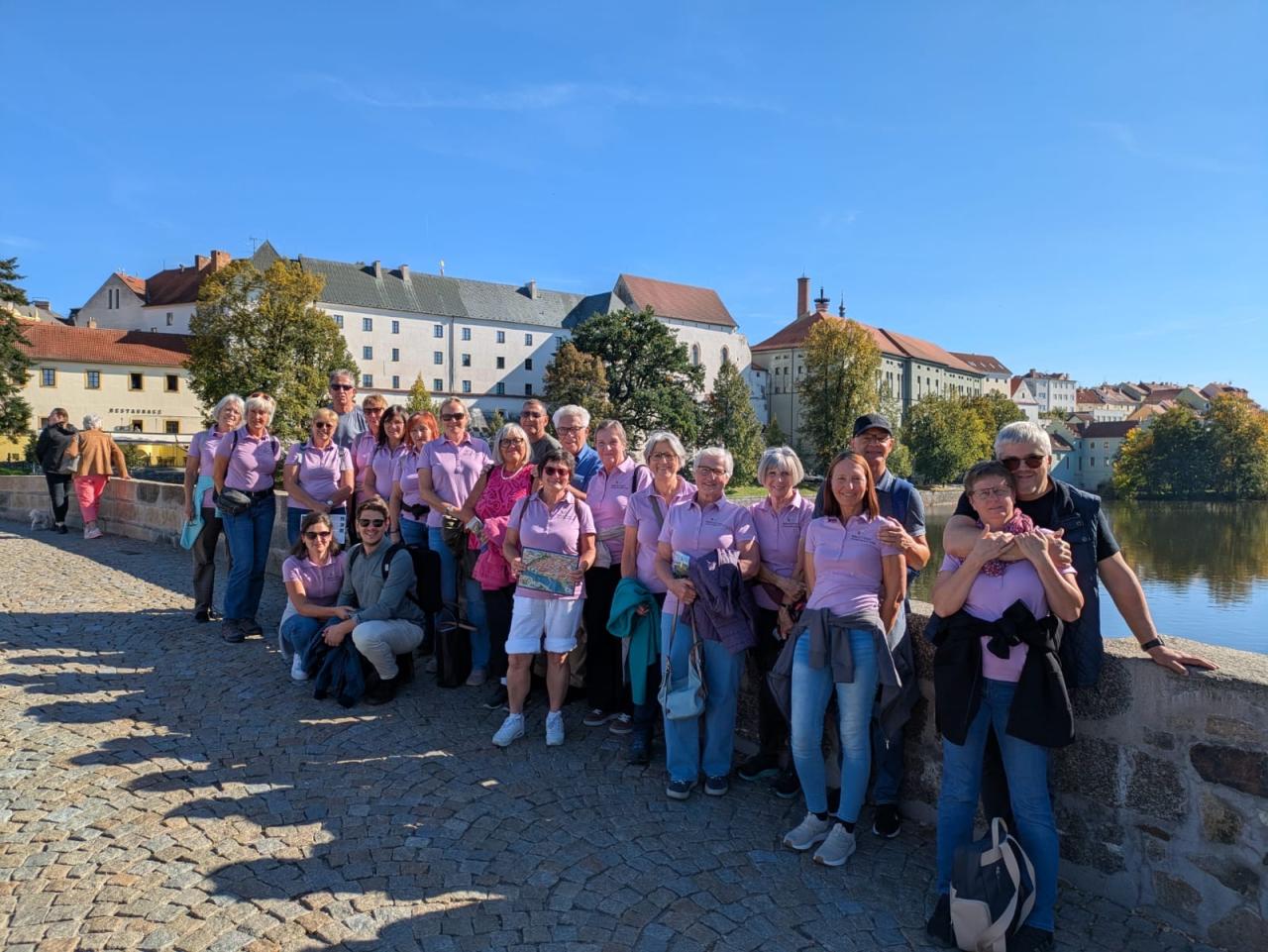 Büchereiteam auf der Steinernen Brücke von Pisek
